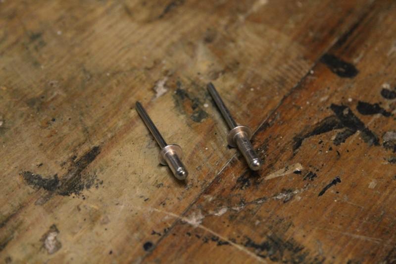 Blind rivets: 4,8mm * 10mm (left) and 4,8mm * 15mm (right)